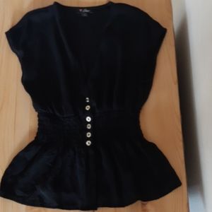 Guess Sleeveless t-shirt peplum style.